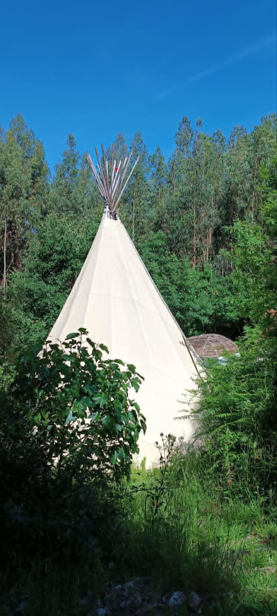 Tipi Casa Avé Marinha Casa Avé Marinha, xamanismo, retiros em Portugal